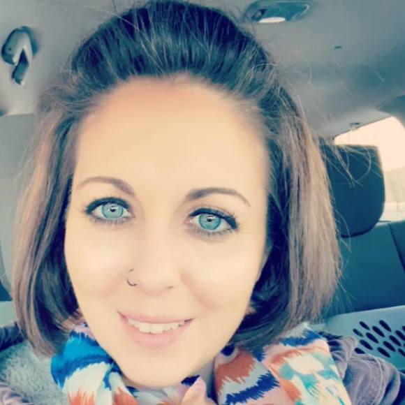 Profile Picture of Amanda Holliday (@amandahollid330) on Poshmark