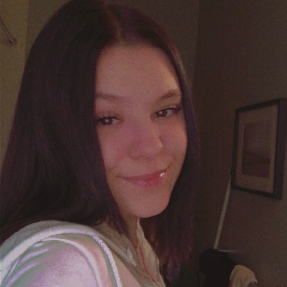 Profile Picture of Aria Alexander (@aria_alexander) on Poshmark