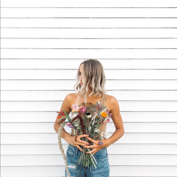 Profile Picture of Sydney Niekamp (@sydneyniekamp) on Poshmark