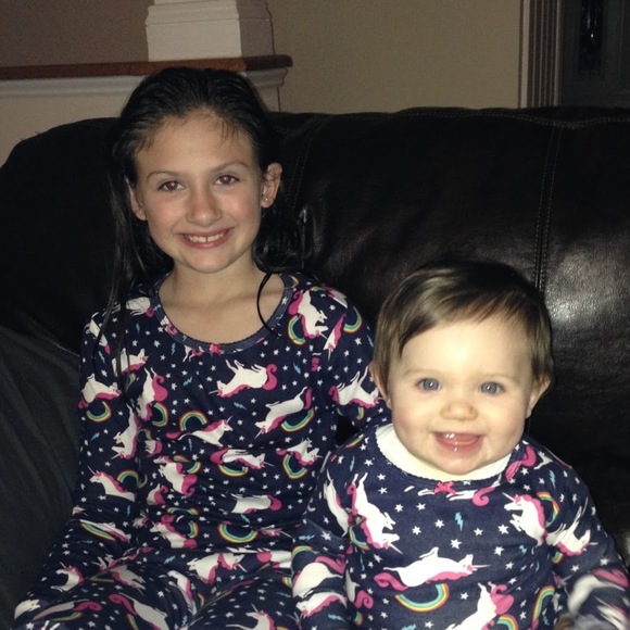 Profile Picture of Donna Smith (@fuggles13) on Poshmark