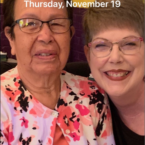 Profile Picture of Cassandra Barnes (@cnbarnes1) on Poshmark