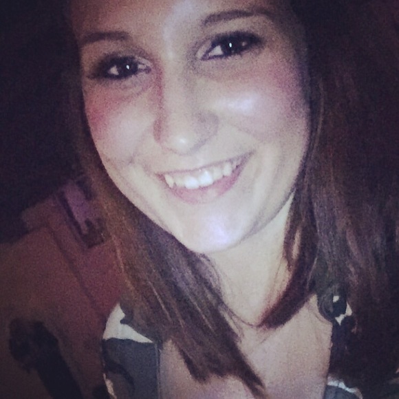 Profile Picture of Amber Parrish (@aparrish24) on Poshmark
