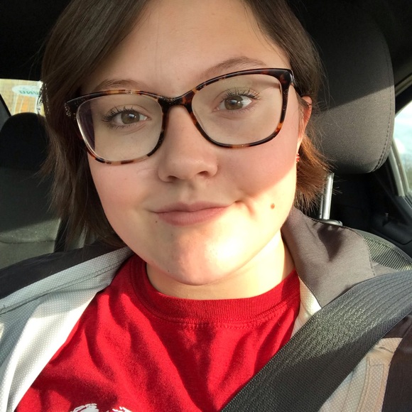 Profile Picture of Darian Athey (@darianathey) on Poshmark