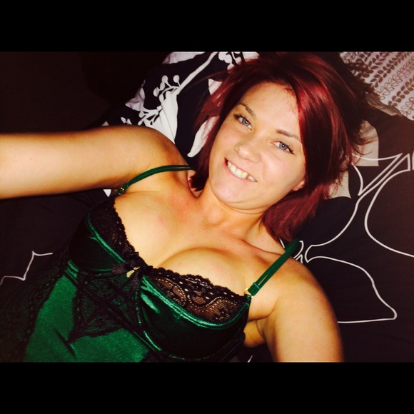 Profile Picture of Danielle Johannsen (@shjshs) on Poshmark