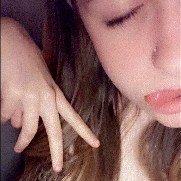 Profile Picture of Cheyenne Peplow (@cheyenneeee_2) on Poshmark