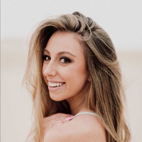 Profile Picture of Jackie Duerksen (@jackie_duerksen) on Poshmark