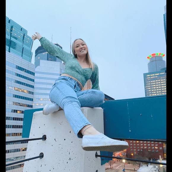 Profile Picture of Kaleigh Rumrill (@rumrillkaleigh) on Poshmark