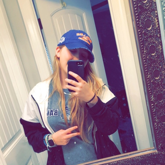 Profile Picture of Hannah Capps (@hcapps18) on Poshmark