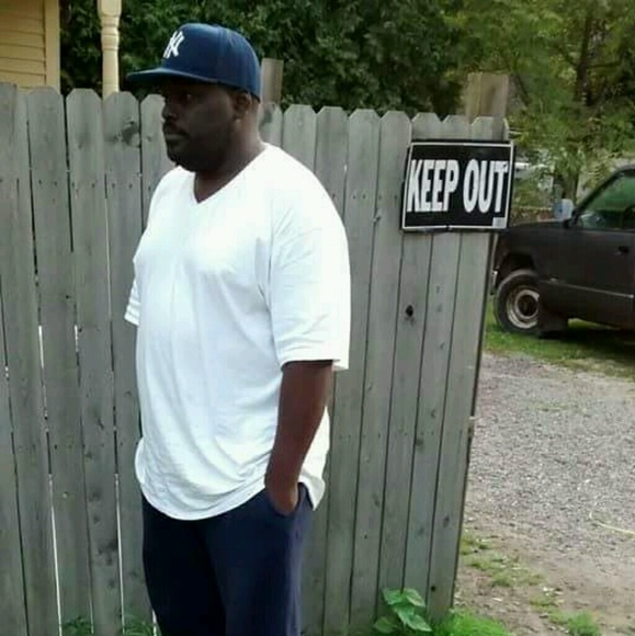 Profile Picture of William Roberts (@wroberts74) on Poshmark