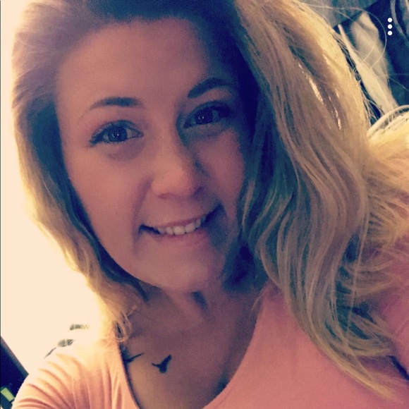 Profile Picture of Amiee Kent (@amieekent) on Poshmark