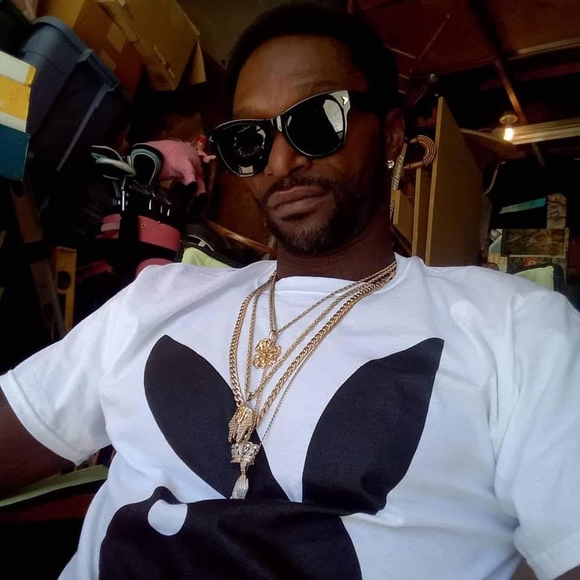 Profile Picture of Randell Davis (@usmillionairs24) on Poshmark