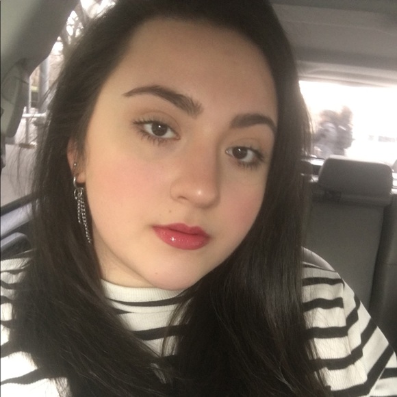 Profile Picture of Marilyn Voxakis (@maravox) on Poshmark