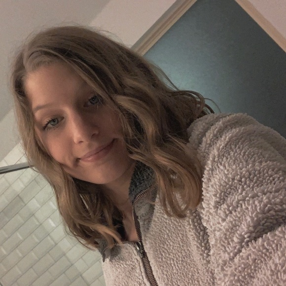 Profile Picture of Chloe Berman (@chloeberman1) on Poshmark