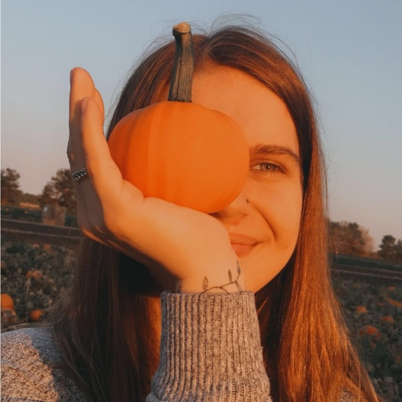 Profile Picture of Brooke Heppner (@brooke_heppner) on Poshmark