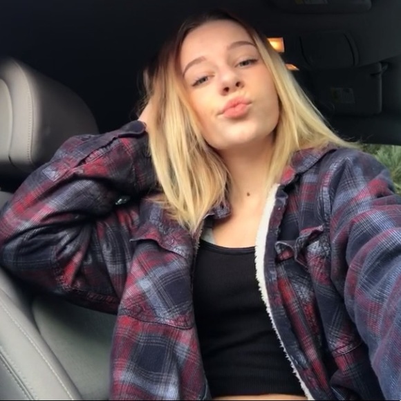 Profile Picture of Tessa Haupert (@kiwislices11) on Poshmark