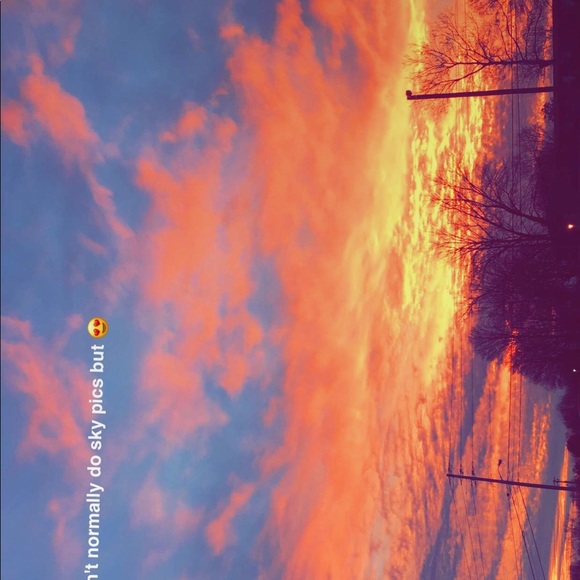 Profile Picture of Caitlyn Rolen (@_caitlyynnrenee) on Poshmark