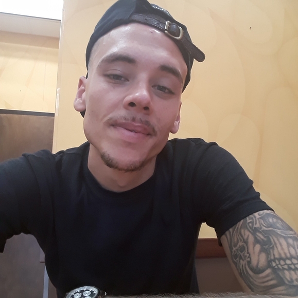 Profile Picture of Brandon Suitt (@brandonsuitt) on Poshmark