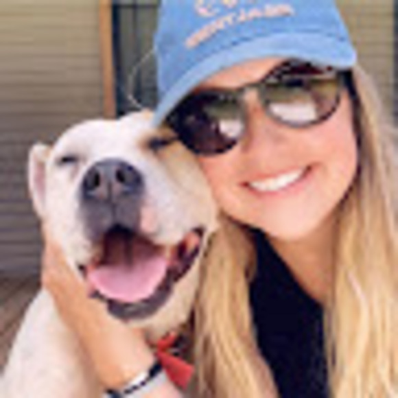 Profile Picture of Amanda Spicer (@aspicer1999) on Poshmark