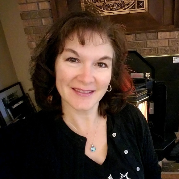 Profile Picture of Alice King (@akingwy) on Poshmark