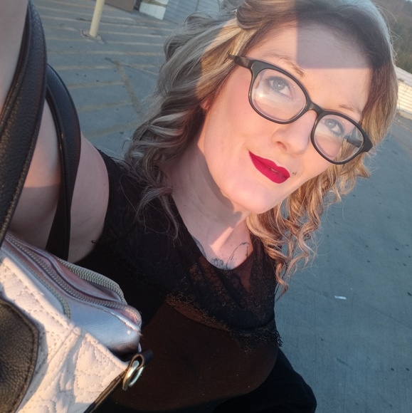 Profile Picture of Raven Fields (@ravenfields103) on Poshmark