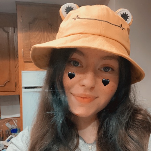 Profile Picture of Naomi Weinreb (@naomimegan28) on Poshmark