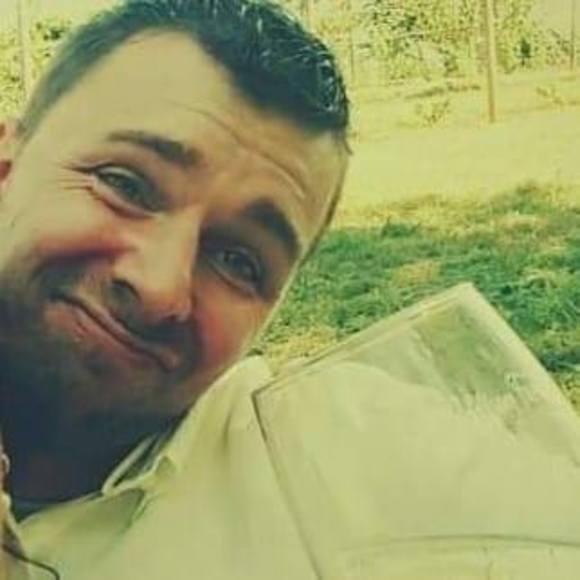 Profile Picture of Nick Hendricks (@nickhendrick980) on Poshmark