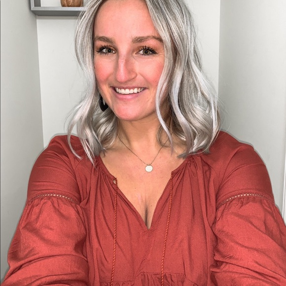 Profile Picture of Alexa Scala (@agscala) on Poshmark