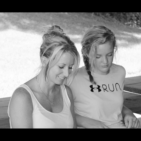 Profile Picture of Alicia Purdum (@aliciagp) on Poshmark