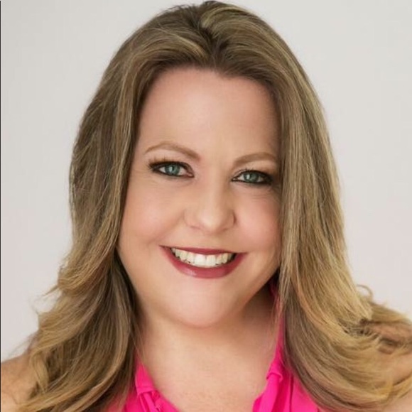 Profile Picture of Lori Carpenter (@laslab67) on Poshmark