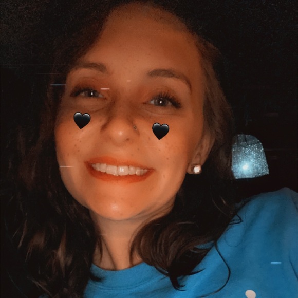 Profile Picture of Miranda Hale (@mirandahale847) on Poshmark