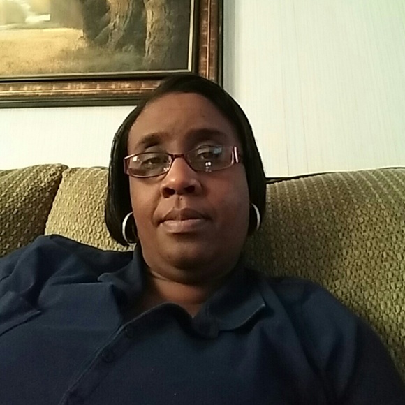 Profile Picture of Yolanda Herring (@danette40) on Poshmark