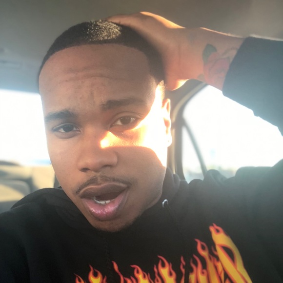 Profile Picture of Taron Smith (@taronsmith215) on Poshmark