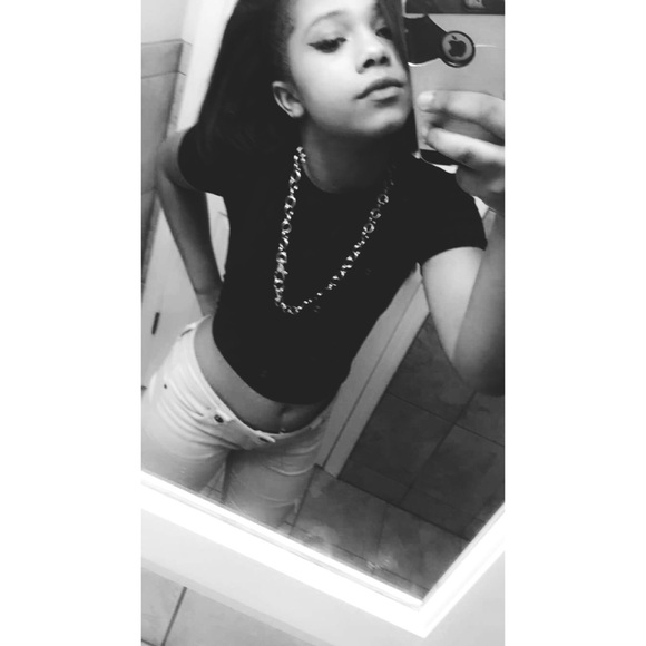 Angelia Hussian - Poshmark Profile Picture of Angelia Hussian (@angeliahussian) on Poshmark