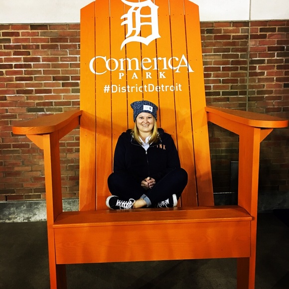 Profile Picture of Janet Engler (@engler332) on Poshmark