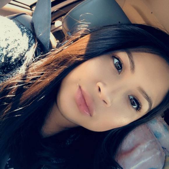 Profile Picture of Jessica Aviles (@javil0) on Poshmark