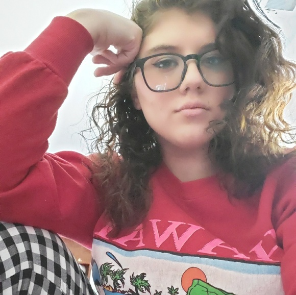 Profile Picture of Kelsey Roberts (@kelseyroberts98) on Poshmark