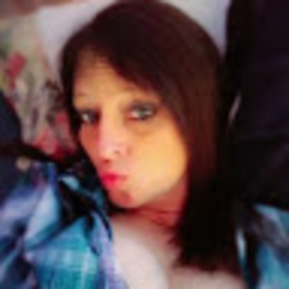 Profile Picture of Kristie Morton (@kristiem5201) on Poshmark