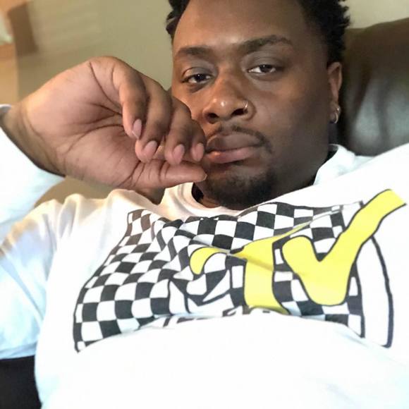 Profile Picture of Cleveland Green (@clevelandgreen) on Poshmark