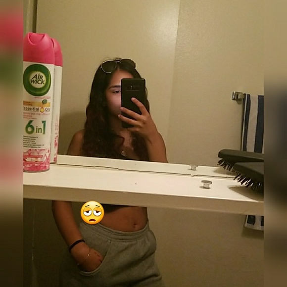 Profile Picture of Julissa Quintero (@julissaquintero) on Poshmark