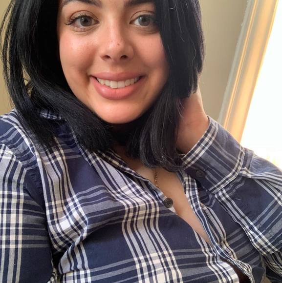 Profile Picture of Eliana Guardiola (@emarieg94) on Poshmark