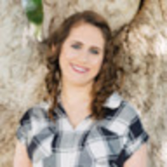 Profile Picture of Kate Cuprak (@katecuprak) on Poshmark