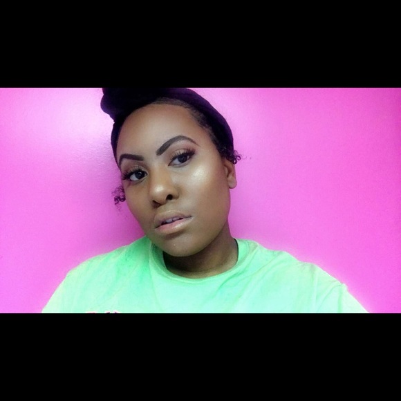 Profile Picture of Tianna Clark (@tiannalynnn) on Poshmark