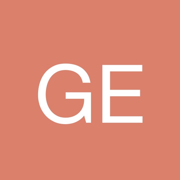 Profile Picture of Garcia Eloise (@sjebxh) on Poshmark