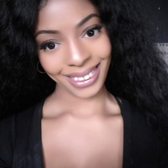 Profile Picture of Kyomi Mcanuff (@pretee51) on Poshmark