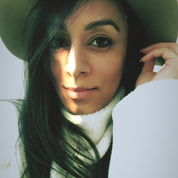 Profile Picture of Susu Jafarzadeh (@susujaf) on Poshmark