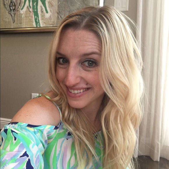 Profile Picture of Kim Wolff (@kim_wolff) on Poshmark