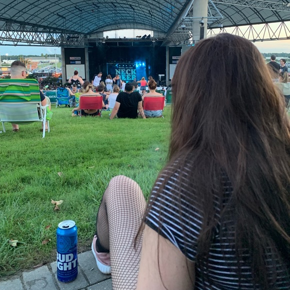 Profile Picture of Hailey Folce (@haileyf236) on Poshmark