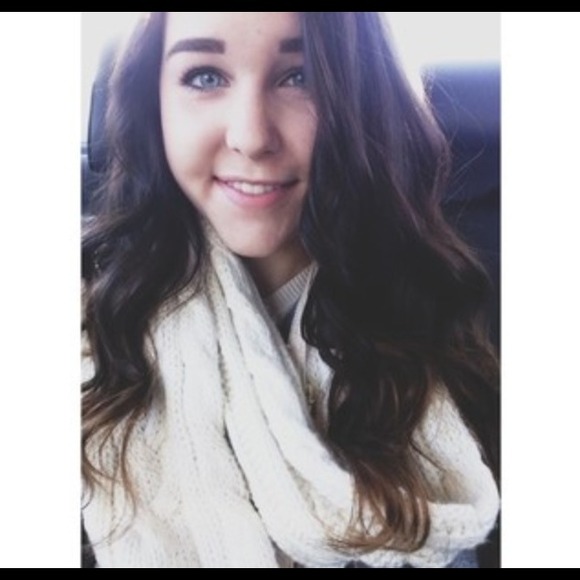 Profile Picture of Lucy Walsh (@lucymwalsh) on Poshmark
