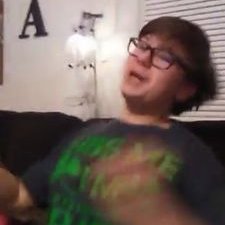 Profile Picture of Trash (@ew_its_aaron) on Twitter