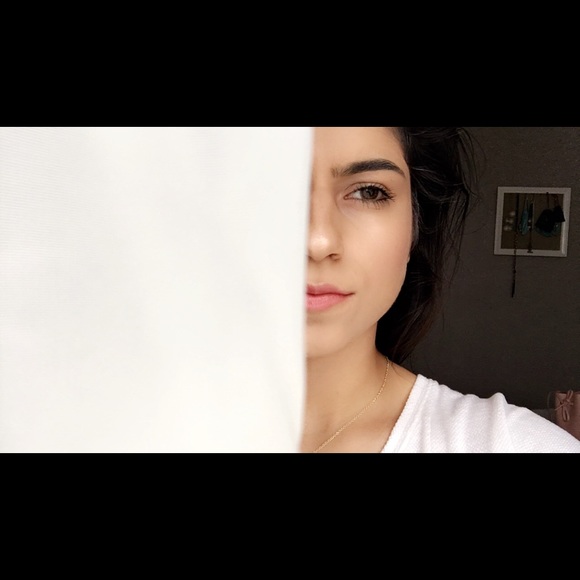 Profile Picture of Elisa Merianos (@elmerianks) on Poshmark